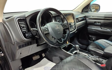 Mitsubishi Outlander III рестайлинг 3, 2018 год, 1 950 000 рублей, 17 фотография