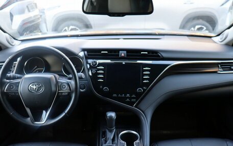 Toyota Camry, 2019 год, 2 890 000 рублей, 15 фотография