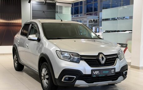 Renault Logan II, 2018 год, 735 000 рублей, 3 фотография