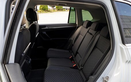 Volkswagen Tiguan II, 2018 год, 2 265 000 рублей, 17 фотография