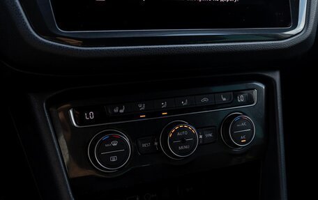 Volkswagen Tiguan II, 2018 год, 2 265 000 рублей, 15 фотография