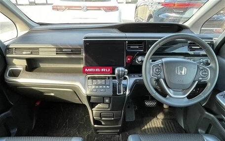 Honda Stepwgn IV, 2021 год, 2 255 000 рублей, 7 фотография