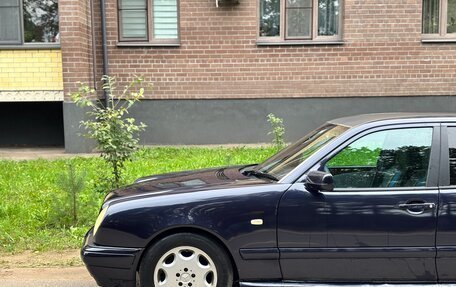 Mercedes-Benz E-Класс, 1998 год, 380 000 рублей, 2 фотография