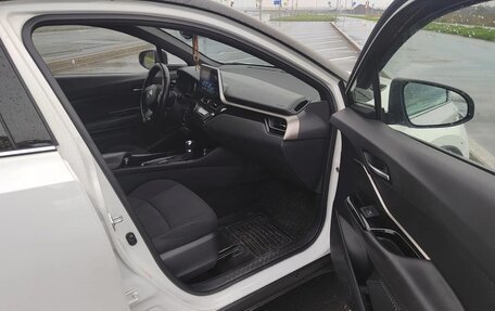 Toyota C-HR I рестайлинг, 2019 год, 2 599 000 рублей, 34 фотография