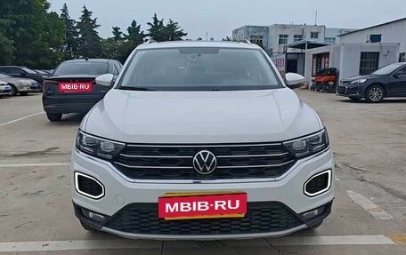 Volkswagen T-Roc I, 2022 год, 1 890 000 рублей, 2 фотография