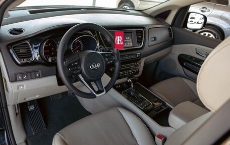 KIA Carnival III, 2017 год, 2 065 000 рублей, 13 фотография