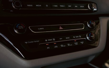 KIA Carnival III, 2017 год, 2 065 000 рублей, 15 фотография