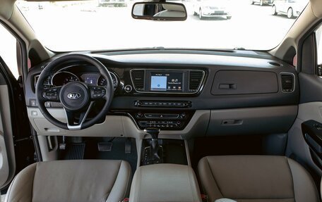 KIA Carnival III, 2017 год, 2 065 000 рублей, 16 фотография