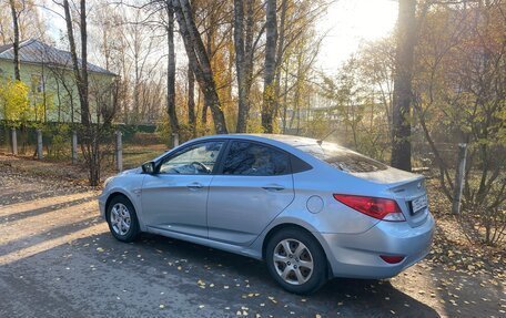 Hyundai Solaris II рестайлинг, 2011 год, 450 000 рублей, 5 фотография