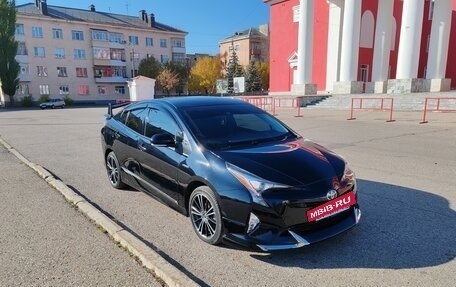 Toyota Prius IV XW50, 2016 год, 1 800 000 рублей, 2 фотография