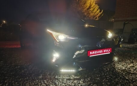 Toyota Prius IV XW50, 2016 год, 1 800 000 рублей, 8 фотография