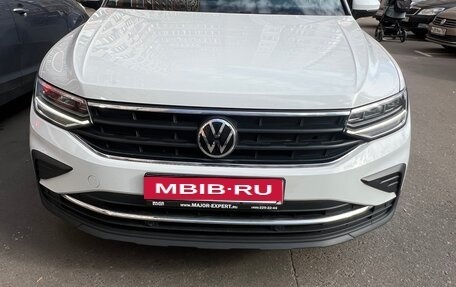 Volkswagen Tiguan II, 2021 год, 2 950 000 рублей, 1 фотография