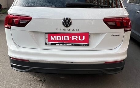 Volkswagen Tiguan II, 2021 год, 2 950 000 рублей, 2 фотография