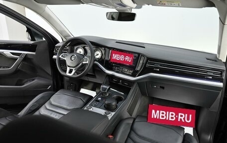 Volkswagen Touareg III, 2019 год, 4 945 000 рублей, 9 фотография