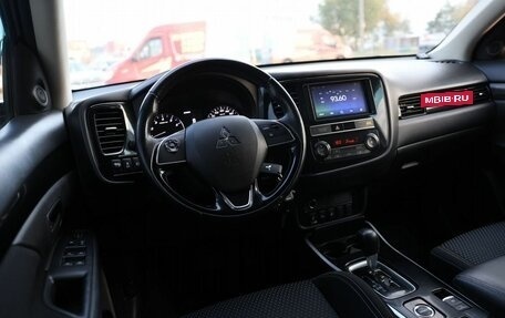 Mitsubishi Outlander III рестайлинг 3, 2019 год, 2 050 000 рублей, 8 фотография