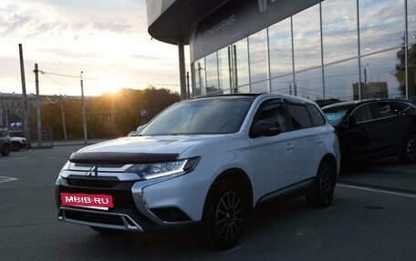 Mitsubishi Outlander III рестайлинг 3, 2019 год, 2 050 000 рублей, 2 фотография