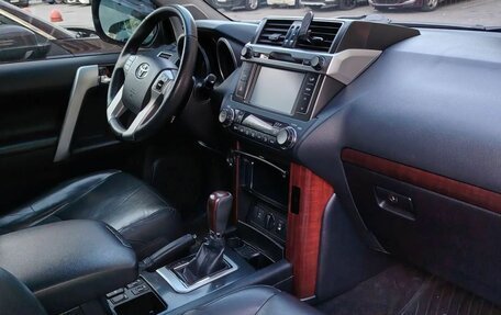Toyota Land Cruiser Prado 150 рестайлинг 2, 2017 год, 3 610 000 рублей, 6 фотография