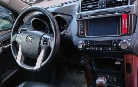 Toyota Land Cruiser Prado 150 рестайлинг 2, 2017 год, 3 610 000 рублей, 10 фотография