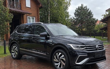 Volkswagen Tiguan II, 2023 год, 2 270 000 рублей, 3 фотография