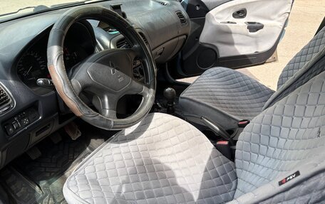Mitsubishi Carisma I, 2002 год, 280 000 рублей, 5 фотография