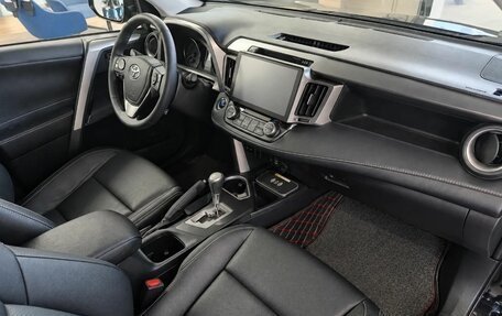 Toyota RAV4, 2018 год, 2 400 000 рублей, 8 фотография