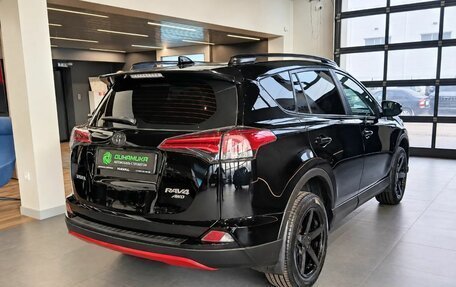 Toyota RAV4, 2018 год, 2 400 000 рублей, 4 фотография