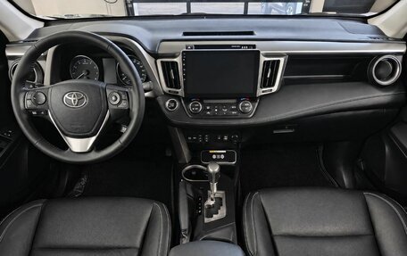 Toyota RAV4, 2018 год, 2 400 000 рублей, 10 фотография