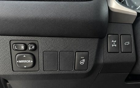 Toyota RAV4, 2018 год, 2 400 000 рублей, 14 фотография