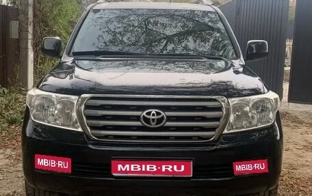 Toyota Land Cruiser 200 рестайлинг 2, 2011 год, 3 300 000 рублей, 1 фотография