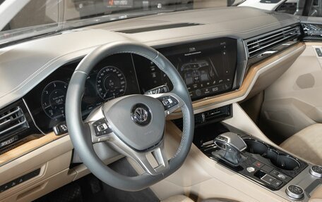 Volkswagen Touareg III, 2019 год, 4 829 000 рублей, 5 фотография