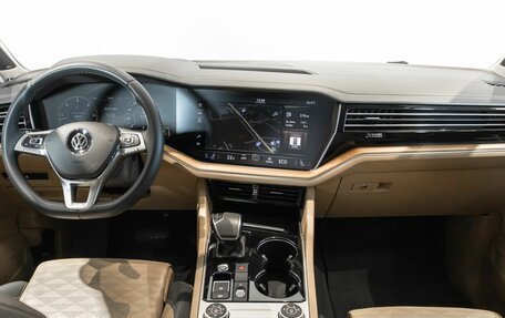 Volkswagen Touareg III, 2019 год, 4 829 000 рублей, 6 фотография