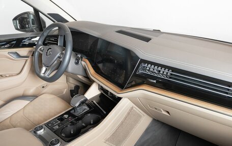Volkswagen Touareg III, 2019 год, 4 829 000 рублей, 7 фотография