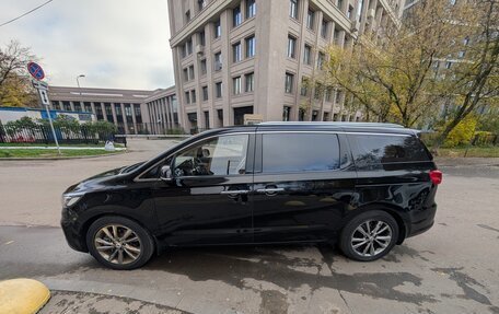 KIA Carnival III, 2018 год, 2 500 000 рублей, 3 фотография