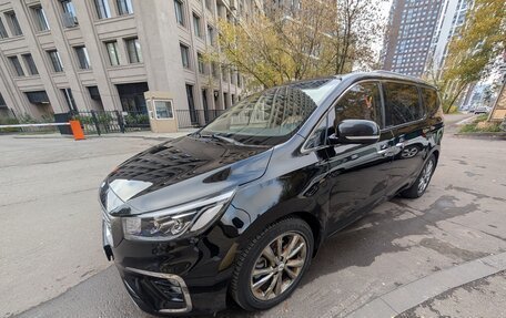 KIA Carnival III, 2018 год, 2 500 000 рублей, 8 фотография
