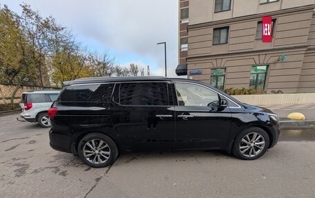 KIA Carnival III, 2018 год, 2 500 000 рублей, 4 фотография
