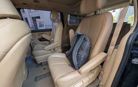 KIA Carnival III, 2018 год, 2 500 000 рублей, 24 фотография