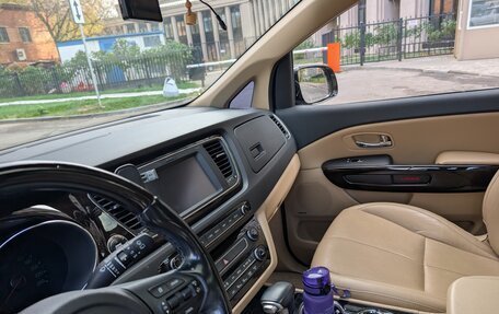 KIA Carnival III, 2018 год, 2 500 000 рублей, 31 фотография
