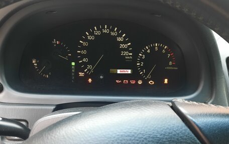 Lexus RX IV рестайлинг, 2001 год, 1 400 000 рублей, 8 фотография