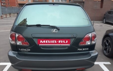 Lexus RX IV рестайлинг, 2001 год, 1 400 000 рублей, 2 фотография