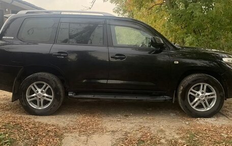 Toyota Land Cruiser 200 рестайлинг 2, 2011 год, 3 300 000 рублей, 3 фотография