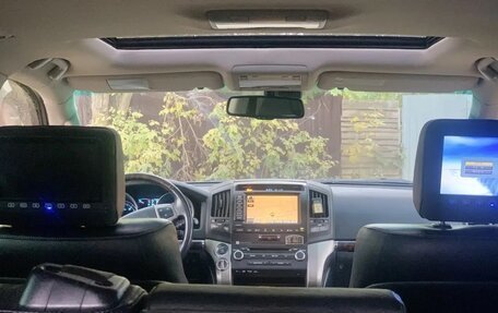Toyota Land Cruiser 200 рестайлинг 2, 2011 год, 3 300 000 рублей, 12 фотография