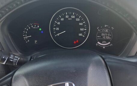 Honda Vezel, 2017 год, 1 650 000 рублей, 10 фотография