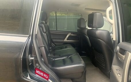 Toyota Land Cruiser 200 рестайлинг 2, 2011 год, 3 300 000 рублей, 13 фотография
