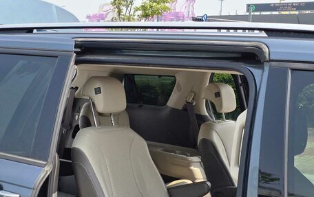 KIA Carnival, 2021 год, 3 350 000 рублей, 18 фотография