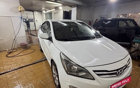 Hyundai Solaris II рестайлинг, 2014 год, 900 000 рублей, 1 фотография