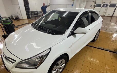 Hyundai Solaris II рестайлинг, 2014 год, 900 000 рублей, 2 фотография