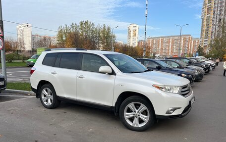 Toyota Highlander III, 2011 год, 1 800 000 рублей, 2 фотография