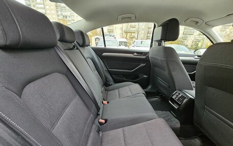 Volkswagen Passat B8 рестайлинг, 2019 год, 2 399 000 рублей, 12 фотография