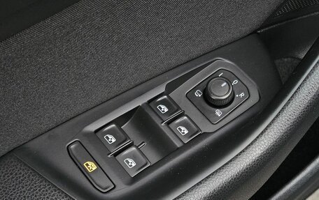 Volkswagen Passat B8 рестайлинг, 2019 год, 2 399 000 рублей, 29 фотография