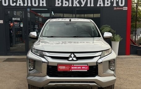 Mitsubishi L200 IV рестайлинг, 2019 год, 2 400 000 рублей, 4 фотография
